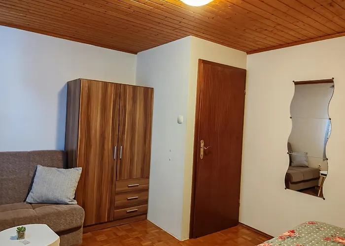 Apartments & Rooms Smucka